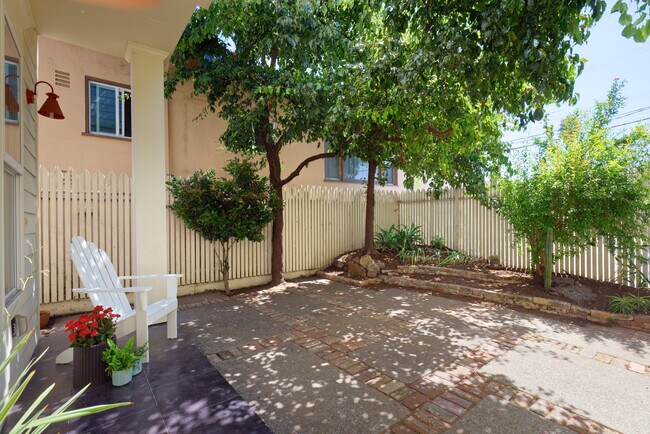 Building Photo - 966 43rd St