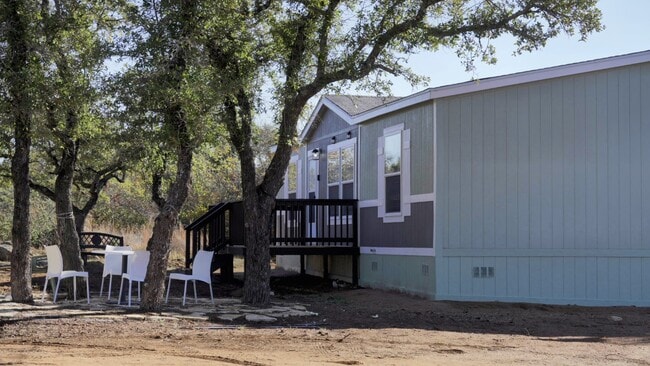 Building Photo - 811 Yucca Dr