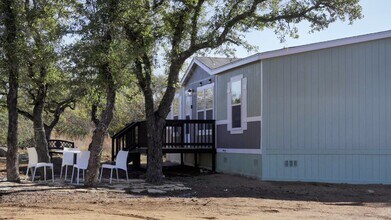 Building Photo - 811 Yucca Dr
