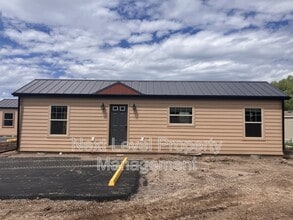 Building Photo - 111 E Cottonwood Dr