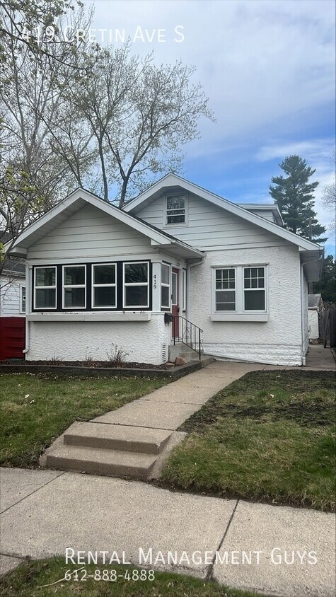 Primary Photo - Beautiful 4 Bedroom!