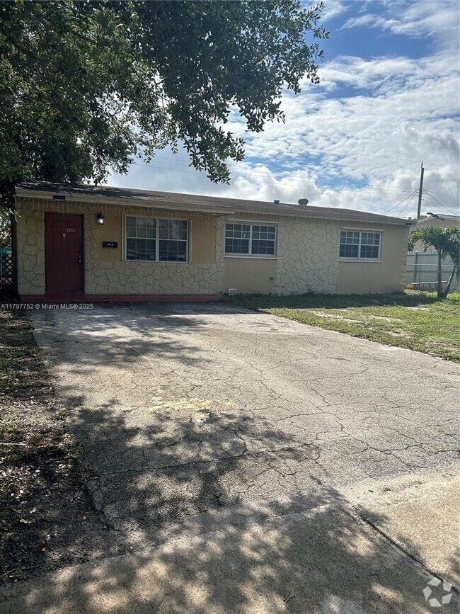 Building Photo - 1221 N 72nd Ave