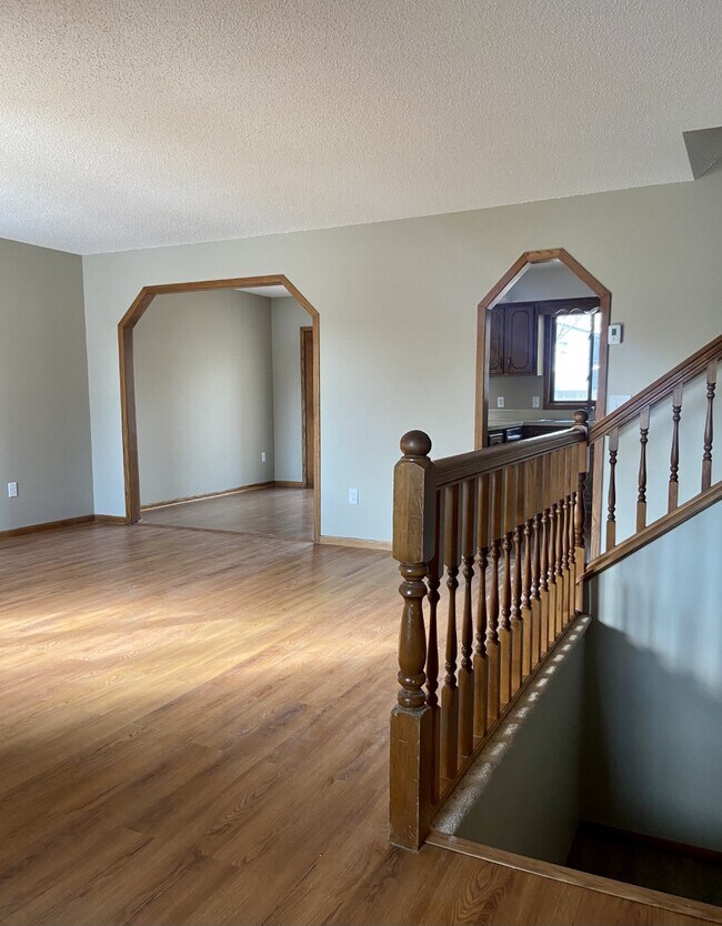 Main Level Living/Entry - 10168 Jewell St NE