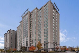 Building Photo - King Street Towers