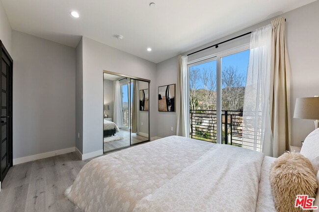 Foto del edificio - 15106 Roxford St