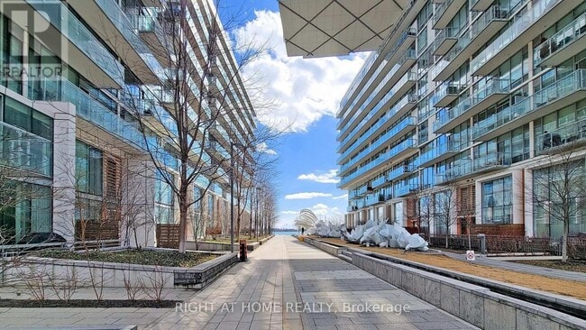 Building Photo - 39 Queens Quay E