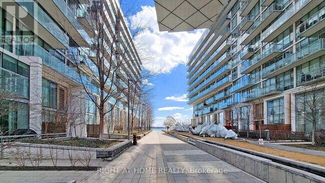 Photo du bâtiment - 39 Queens Quay E