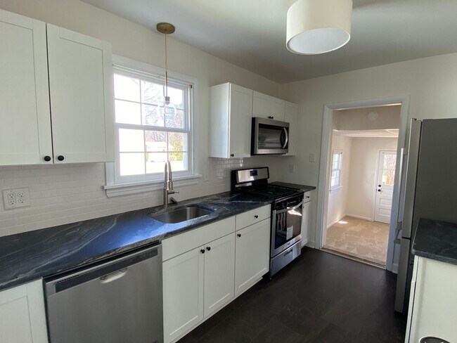 Foto del edificio - Updated Three bedroom Westover Hills Home ...