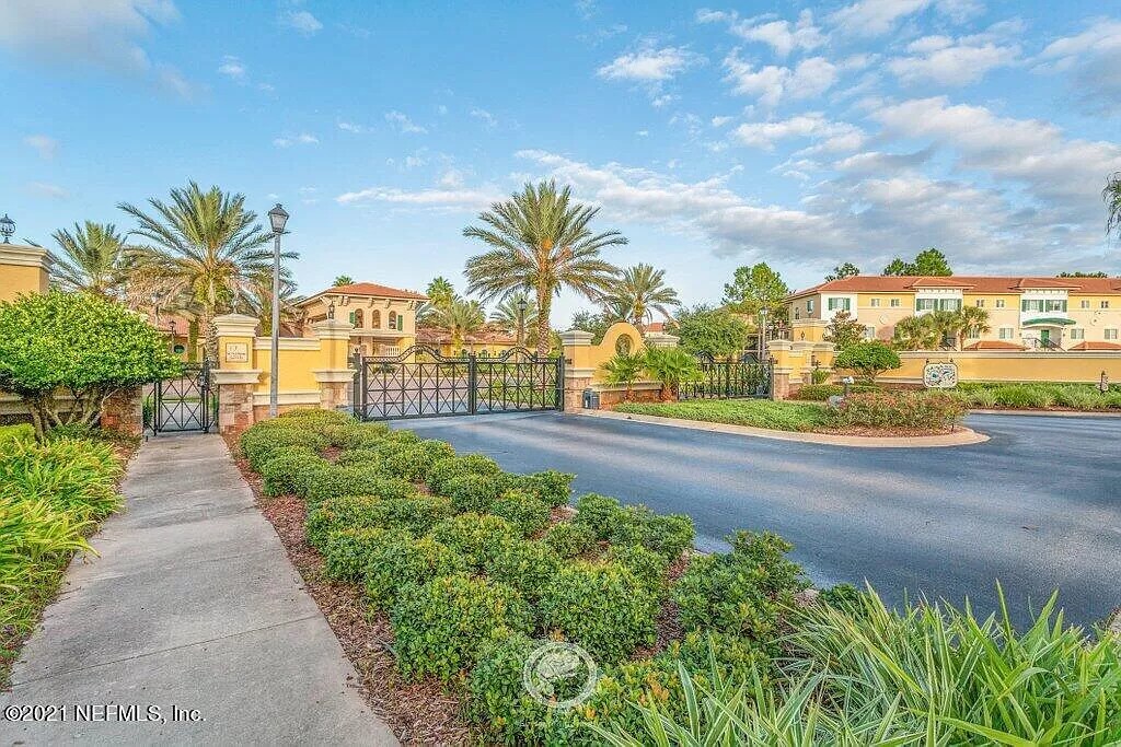 Foto principal - 9745 Touchton Rd