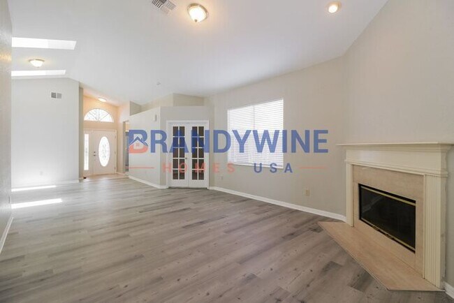 Building Photo - AVAILABLE NOW! NEWLY RENOVATED! Beautifiul...