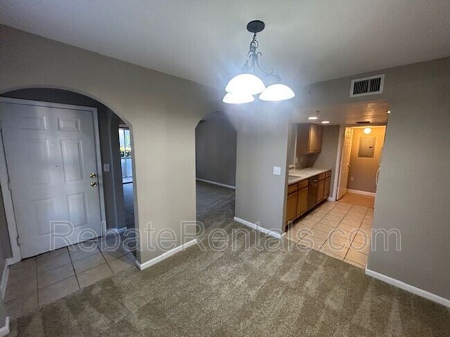 Foto del edificio - 10075 Gate Pkwy N