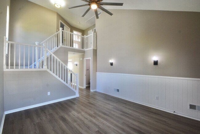 Building Photo - Stunning and Beautifully Updated Twin Home 3 Bedroom - Fenced In Backyard with a Basketball Court