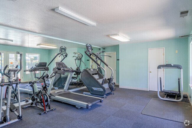 Gimnasia - Wimbledon Square