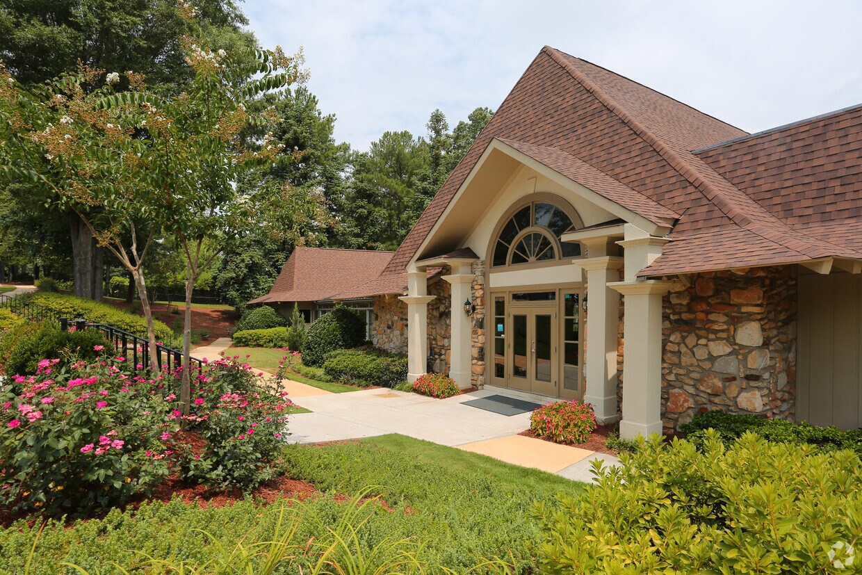 The Life at Clifton Glen Apartments Stone Mountain, GA