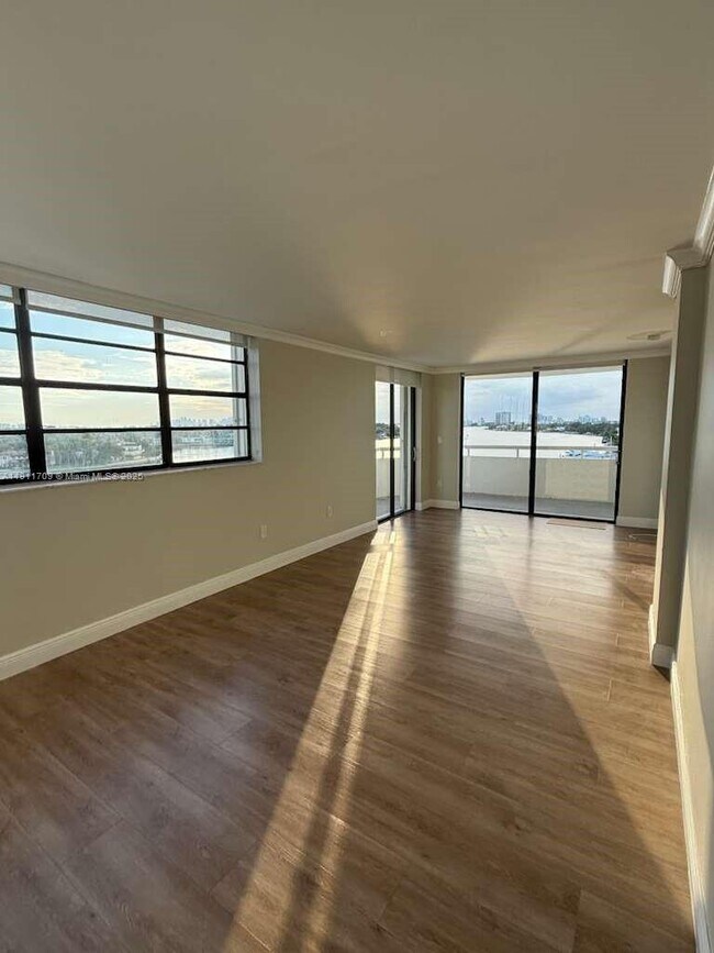 Foto del edificio - 6820 Indian Creek Dr