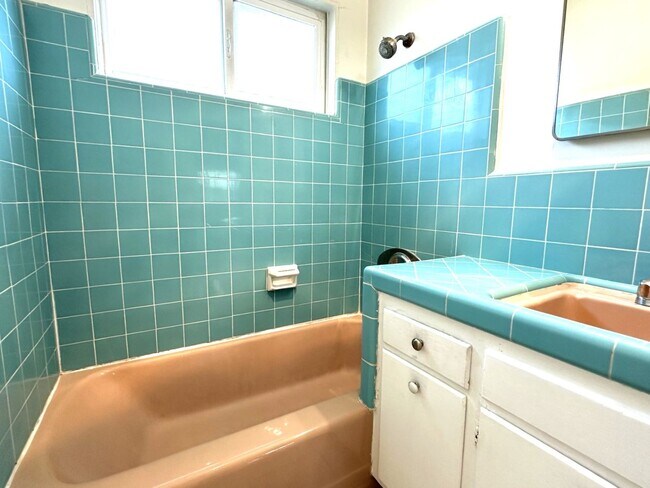 Building Photo - Normal Heights - Spacious Studio Apartment...