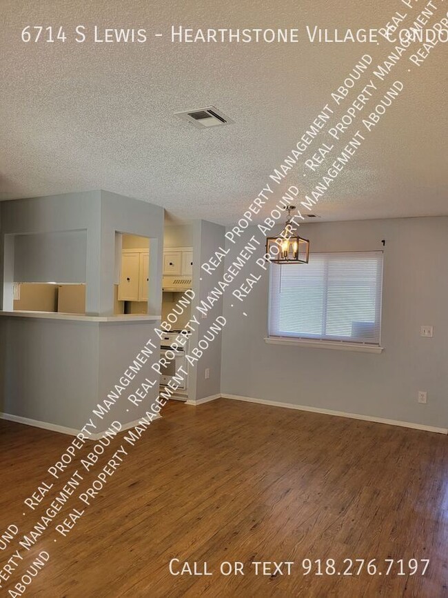 Building Photo - GATED Community!  Two bedroom, two bath en...