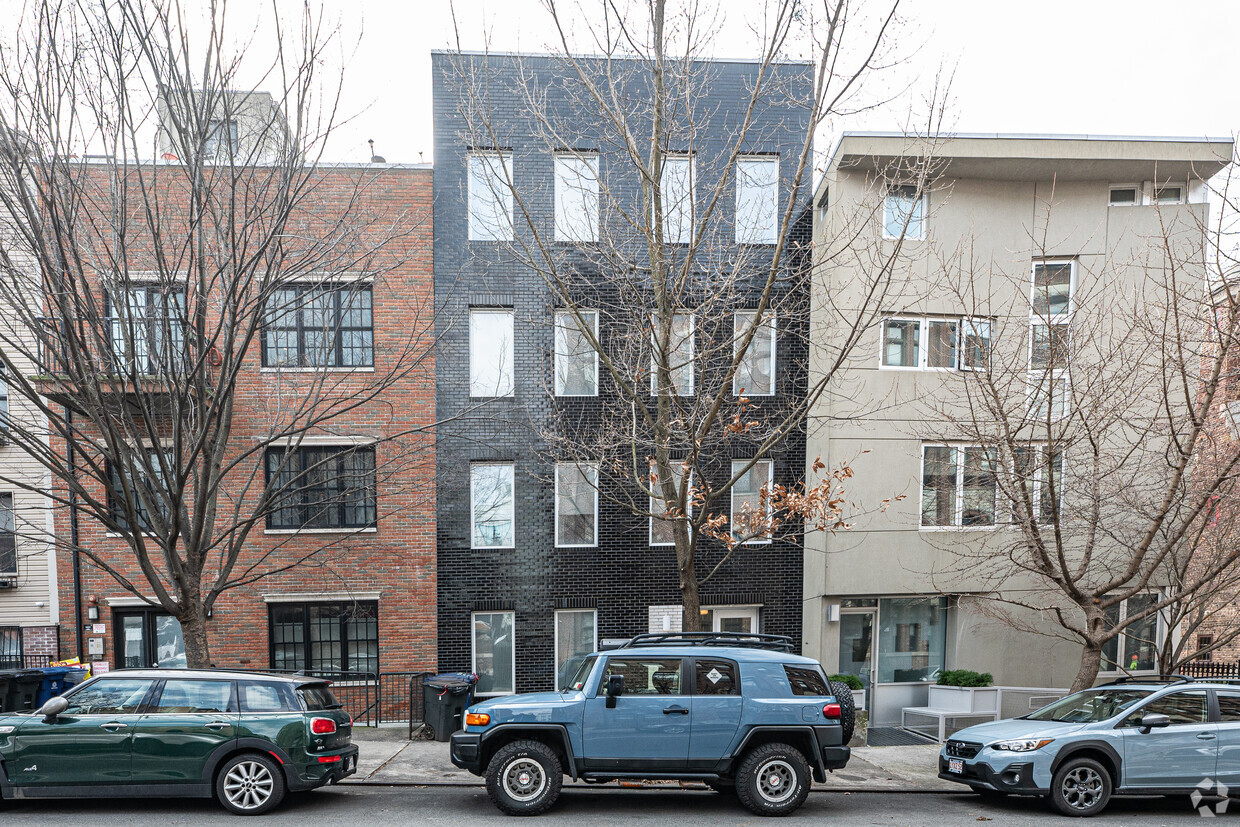 272 21st St - The Silhouette