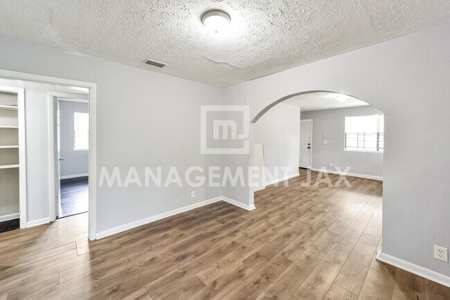 Building Photo - 1210 W 27th St