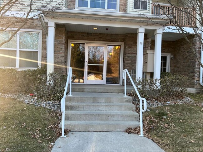 Building Photo - 923 Tower Ridge Cir