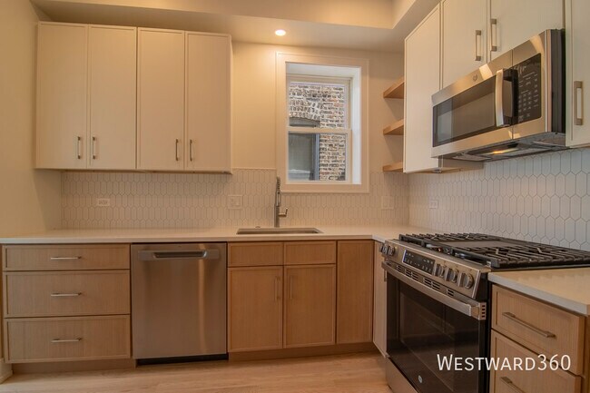 Foto del edificio - 3720 N Racine Ave