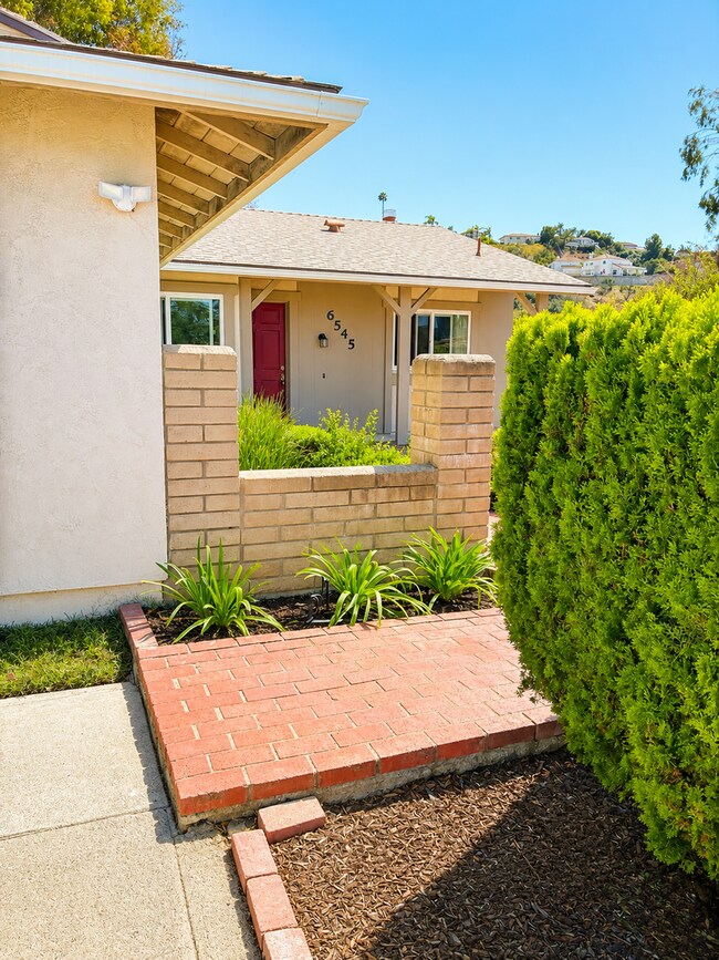 Foto del edificio - Beautiful Single-Story Home in the Desirable San Carlos Neighborhood