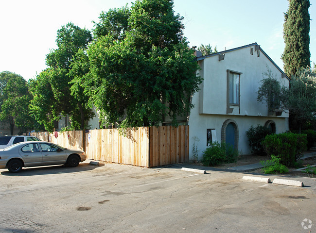 Building Photo - Las Palmas Apartments