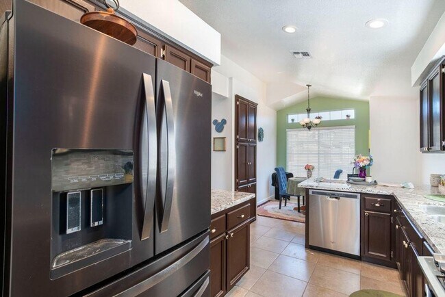 Foto del edificio - BEAUTIFUL HOME IN SACRAMENTO!!