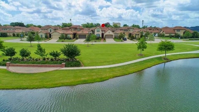 Building Photo - 87 Silent Manor Dr