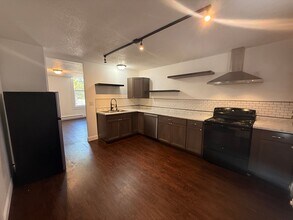 Building Photo - 809 Belle Ave