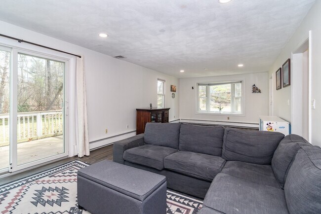 Foto del edificio - 24 Homeward Ln