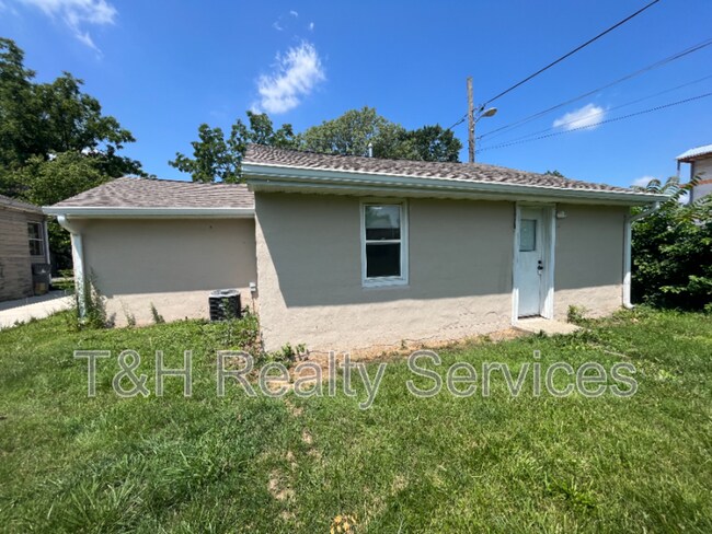Building Photo - 2035 Kildare Ave