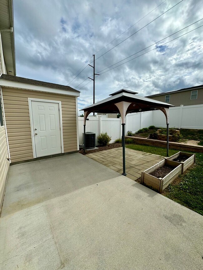 Building Photo - Townhouse for Rent in Shady Creek