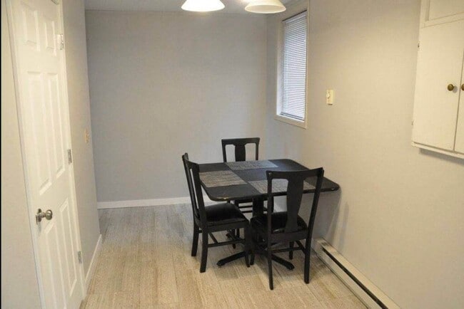 Building Photo - 324 7th Ave S