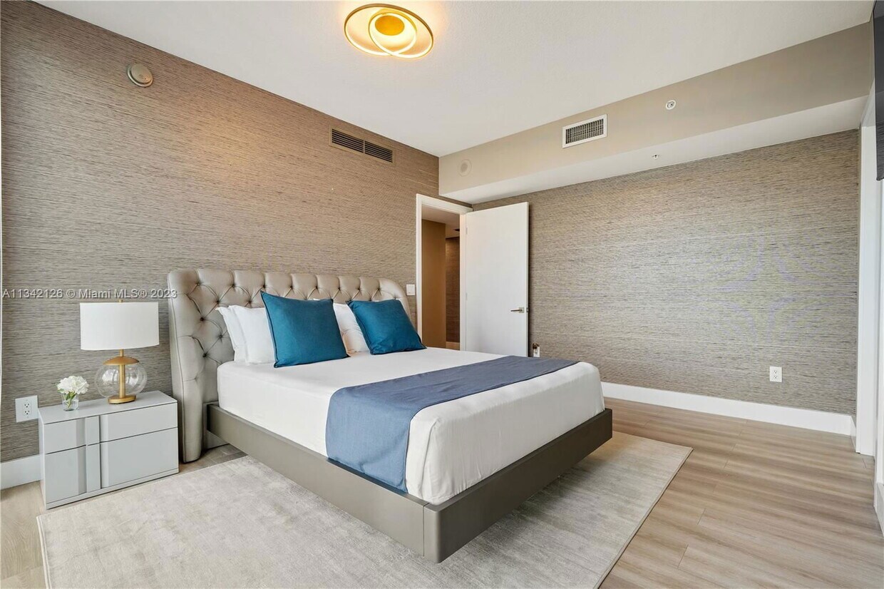 Foto principal - 185 SW 7th St