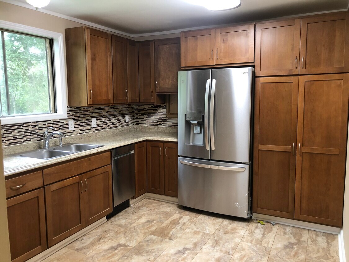 Kitchen - 3023 Russell Way