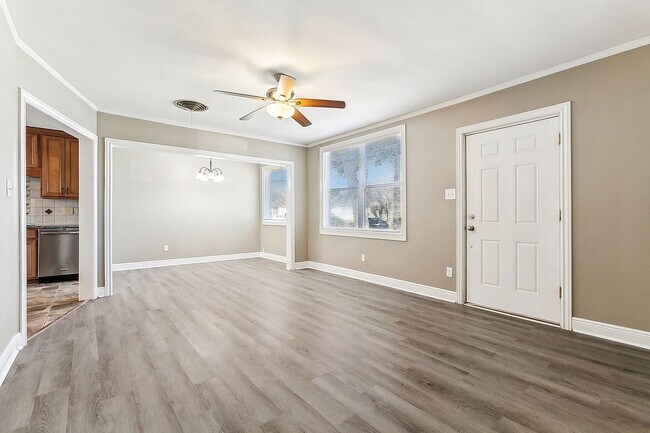 Foto del edificio - Better Price! Old Jefferson 3 Bedroom! Clo...