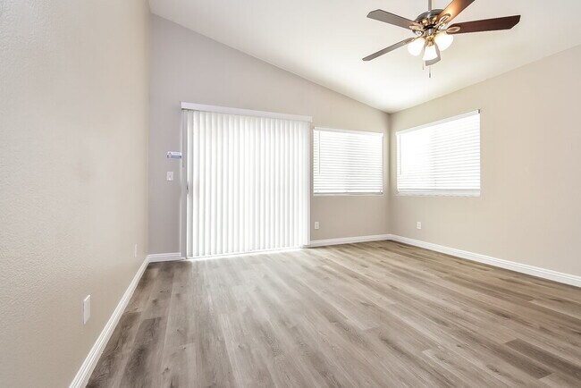 Foto del edificio - 3921 Marble Mountain St