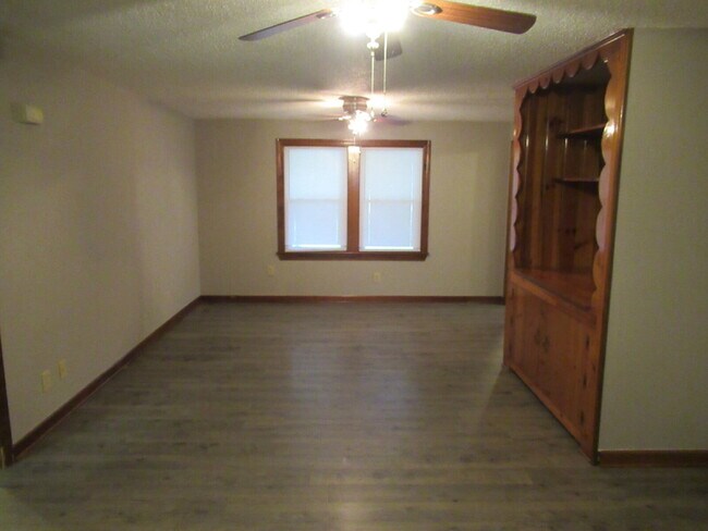 Foto del edificio - Charming 3-bedroom bungalow located in the...