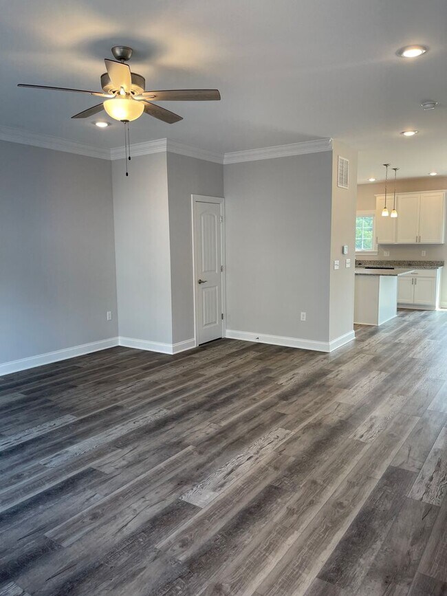 Building Photo - Like New Townhouse for Rent