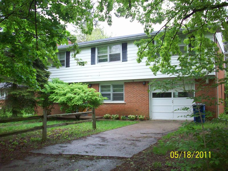 Primary Photo - 1010 Cedar Bend Dr