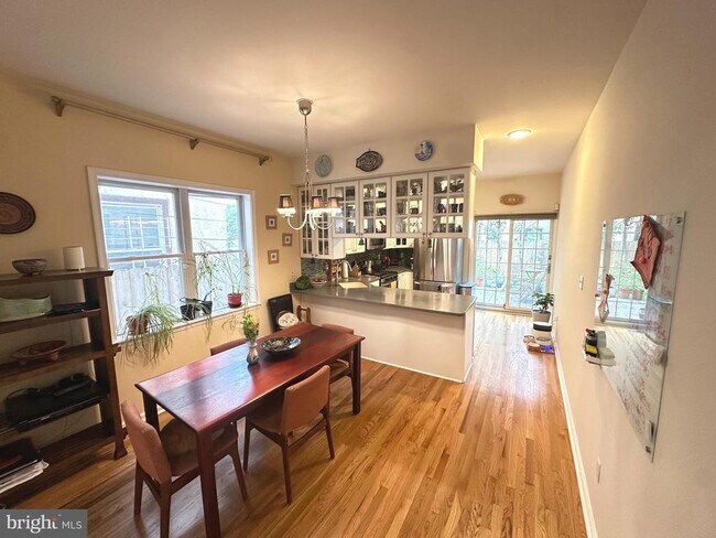 Foto del edificio - 2046 Bainbridge St