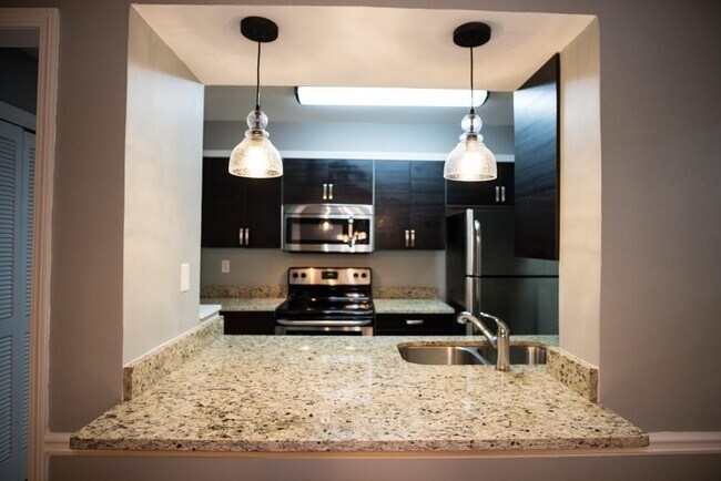 Foto del edificio - 204 Triumph Dr NW