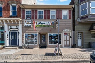 Building Photo - 405 S Main St