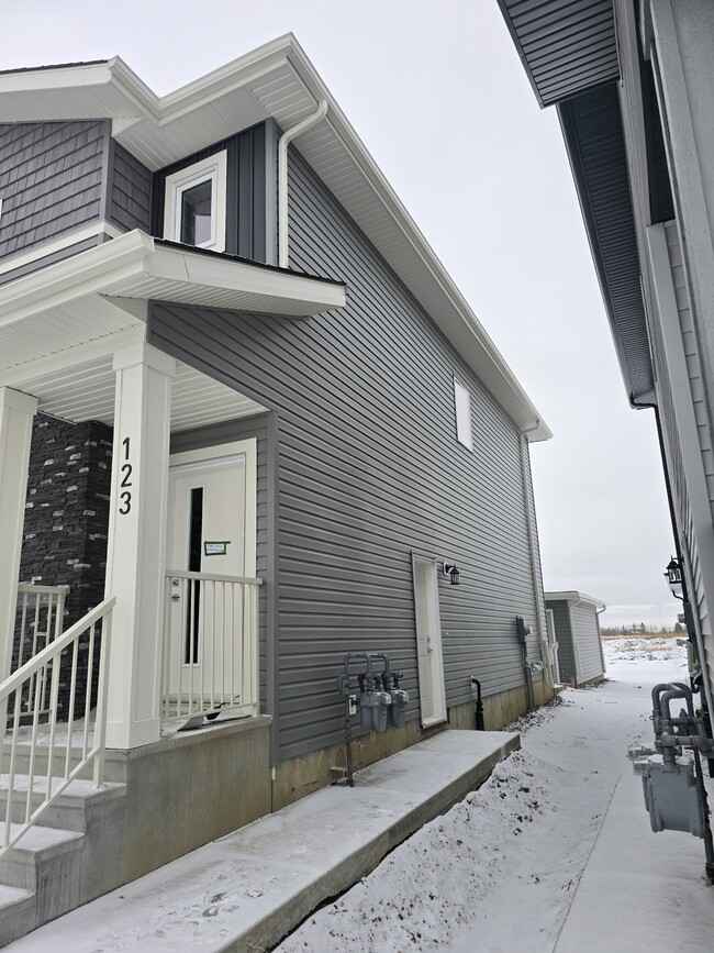 Building Photo - 129 Mitchell Bnd