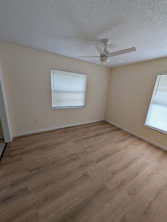 Foto del edificio - 1382 Birkdale Dr