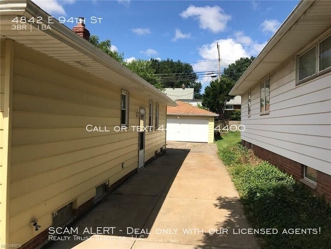 Foto del edificio - 4842 E 94th St