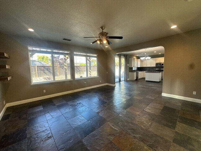 Foto del edificio - 1905 Addison Dr