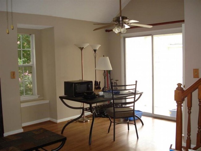 Foto del edificio - 1374 Ivywood Rd