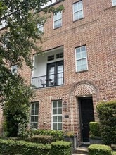 Building Photo - 2533 Lamar St